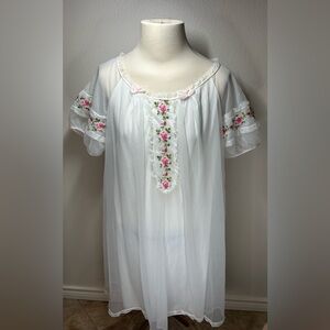 Val Mode Vintage Nightgown with Embroidered Floral Detail - Size Small